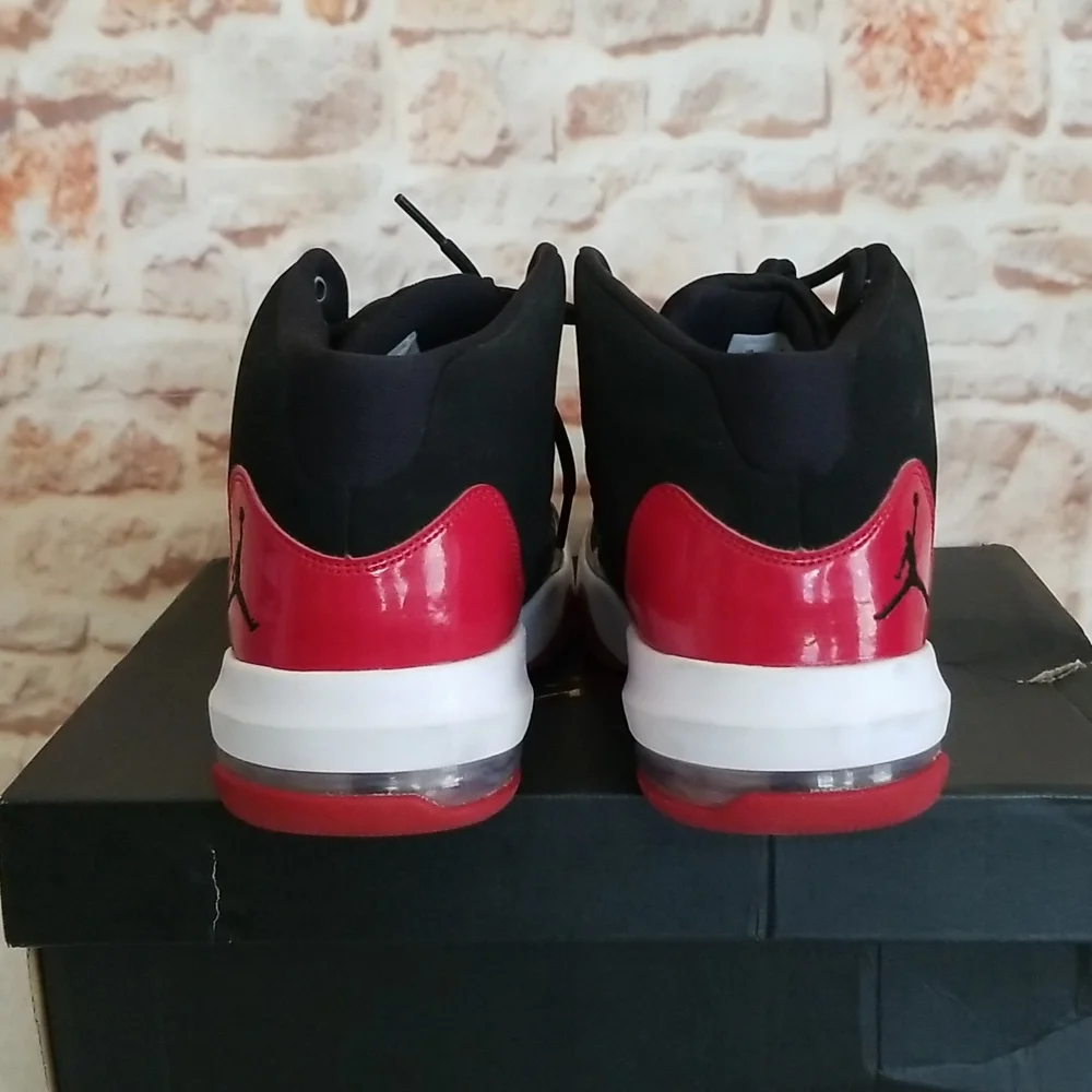Jordan Max Aura Sneakers
